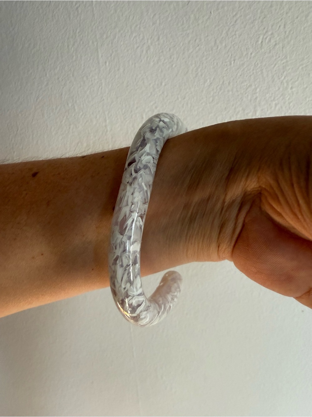 Foe & Dear ‘Mesa’ acetate cuff bracelet - Picture 2 of 4